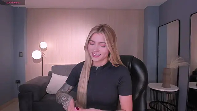 LexieWayne online show from April 7, 6:52 pm