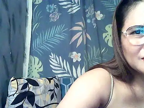 Snapshot of Amazing_Angel22 chatting on October 12, 6:07 pm Amazing Angel22 online show from October 12, 6:07 pm