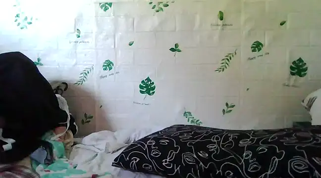 Snapshot of Silly_Girl21 chatting on December 8, 12:51 am Silly Girl21 online show from December 8, 12:51 am