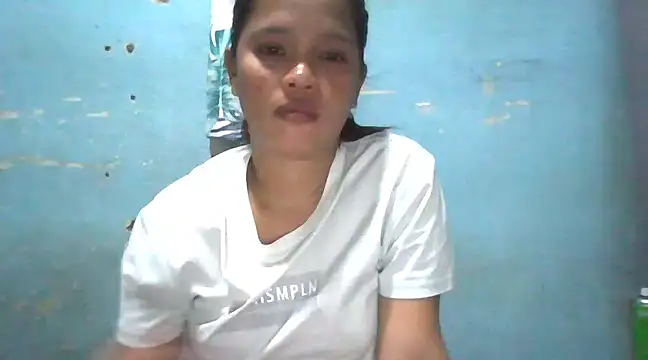 Snapshot of Silly_Girl21 chatting on February 24, 9:00 am Silly Girl21 online show from February 24, 9:00 am