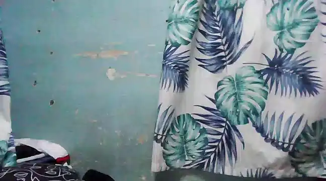 Snapshot of Silly_Girl21 chatting on February 24, 12:48 pm Silly Girl21 online show from February 24, 12:48 pm