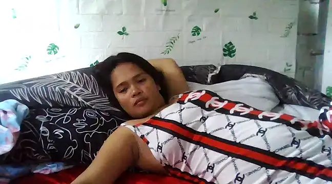 Snapshot of Silly_Girl21 chatting on March 8, 8:44 am Silly Girl21 online show from March 8, 8:44 am