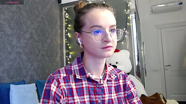 KateJonson online show from October 15, 6:46 am