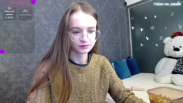 Snapshot of KateJonson chatting on January 8, 7:32 am KateJonson online show from January 8, 7:32 am