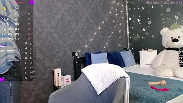 Snapshot of KateJonson chatting on February 3, 7:24 am KateJonson online show from February 3, 7:24 am