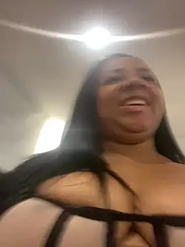 Snapshot of MelanyShayk chatting on January 2, 4:24 pm MelanyShayk online show from January 2, 4:24 pm