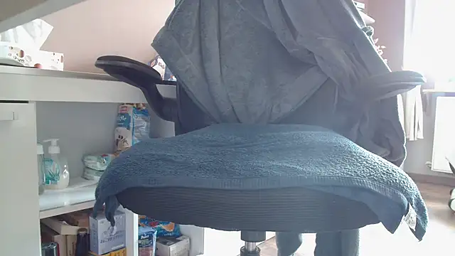 Snapshot of suedel65 chatting on March 9, 10:30 am suedel65 online show from March 9, 10:30 am