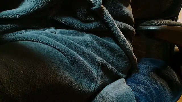 Snapshot of suedel65 chatting on March 18, 4:15 am suedel65 online show from March 18, 4:15 am