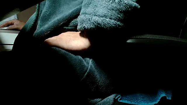 Snapshot of suedel65 chatting on October 20, 3:51 am suedel65 online show from October 20, 3:51 am