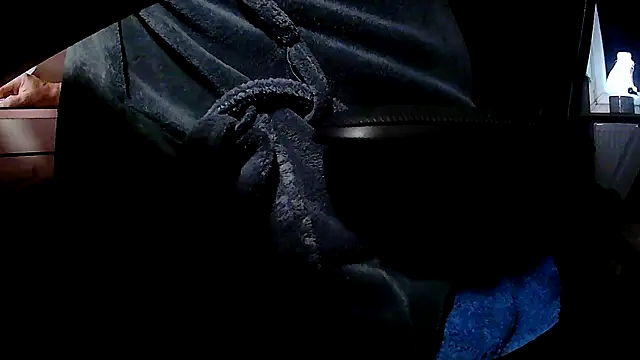 Snapshot of suedel65 chatting on December 5, 3:04 am suedel65 online show from December 5, 3:04 am