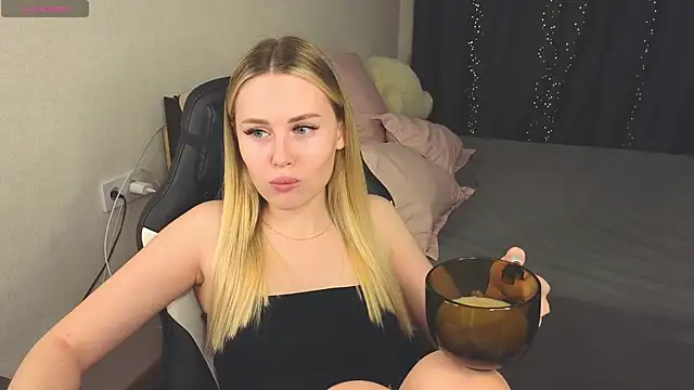 Snapshot of Alenca_hot_sex chatting on December 30, 7:11 pm Alenca hot sex online show from December 30, 7:11 pm