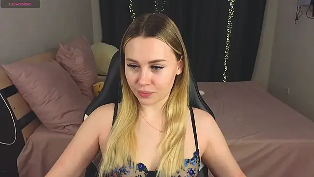 Snapshot of Alenca_hot_sex chatting on January 17, 3:43 pm Alenca hot sex online show from January 17, 3:43 pm