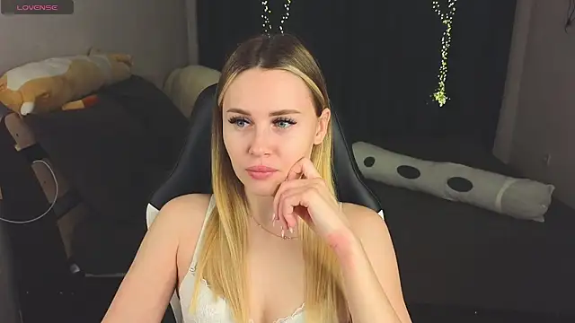 Snapshot of Alenca_hot_sex chatting on January 22, 5:28 pm Alenca hot sex online show from January 22, 5:28 pm