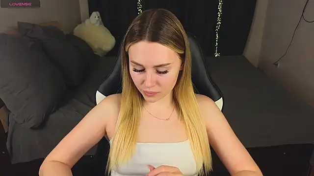 Snapshot of Alenca_hot_sex chatting on February 13, 3:03 pm Alenca hot sex online show from February 13, 3:03 pm