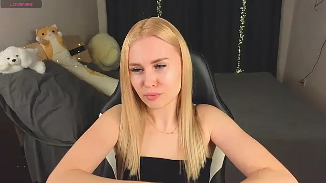 Snapshot of Alenca_hot_sex chatting on February 14, 5:14 pm Alenca hot sex online show from February 14, 5:14 pm