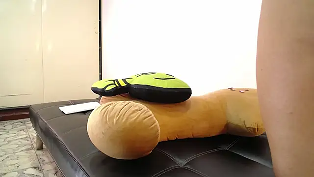 S Mia online show from October 25, 1:18 pm