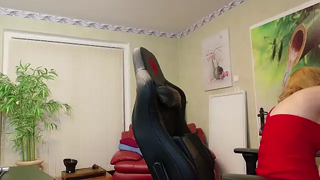 HotLana69 online show from March 1, 6:00 pm