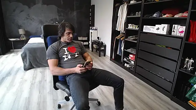 samricci21 online show from March 10, 1:05 pm