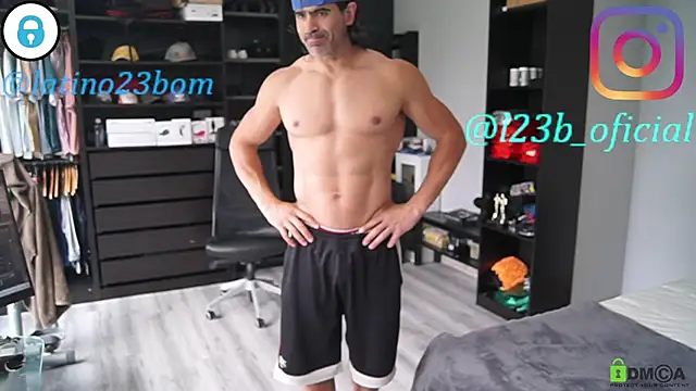 Snapshot of samricci21 chatting on May 1, 11:04 am samricci21 online show from May 1, 11:04 am