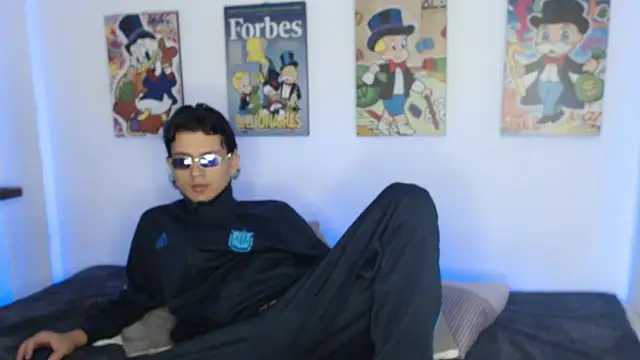 Snapshot of andersonZ998 chatting on February 11, 5:26 am andersonZ998 online show from February 11, 5:26 am