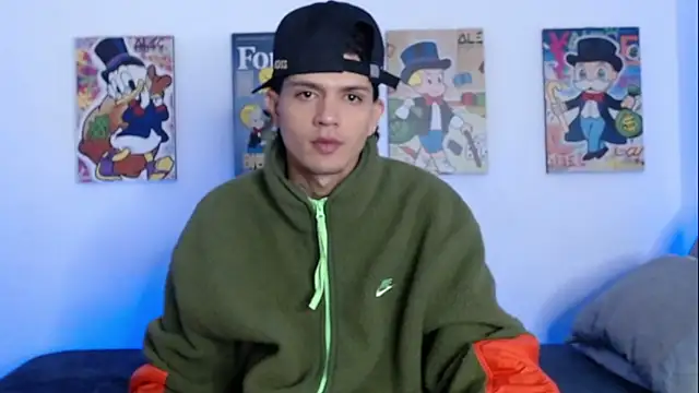 Snapshot of andersonZ998 chatting on February 14, 6:12 am andersonZ998 online show from February 14, 6:12 am