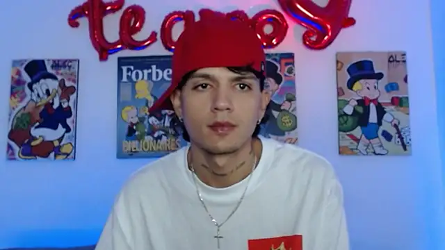 Snapshot of andersonZ998 chatting on February 15, 4:36 am andersonZ998 online show from February 15, 4:36 am