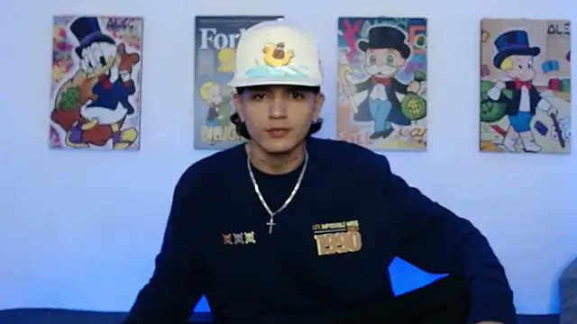 Snapshot of andersonZ998 chatting on February 16, 3:15 am andersonZ998 online show from February 16, 3:15 am