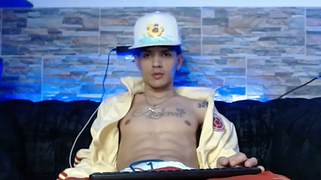 Snapshot of andersonZ998 chatting on March 19, 12:48 am andersonZ998 online show from March 19, 12:48 am