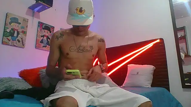 Snapshot of andersonZ998 chatting on October 13, 8:09 pm andersonZ998 online show from October 13, 8:09 pm