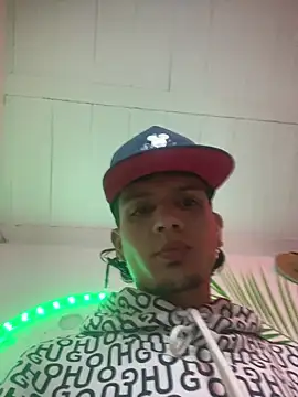 Snapshot of andersonZ998 chatting on November 30, 5:11 am andersonZ998 online show from November 30, 5:11 am