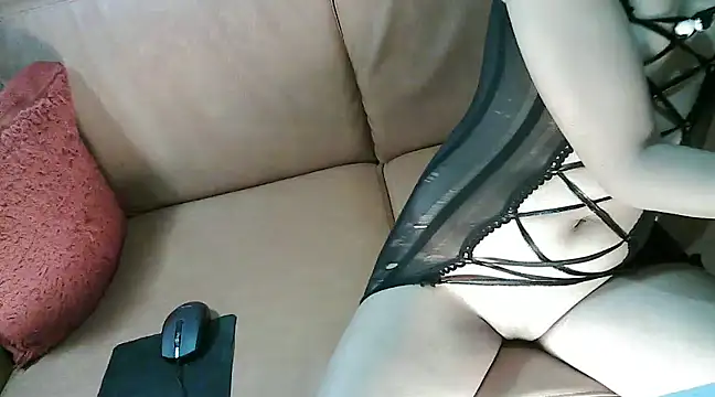 Snapshot of Sweet_kitty60xx chatting on January 28, 2:32 am Sweet kitty60xx online show from January 28, 2:32 am