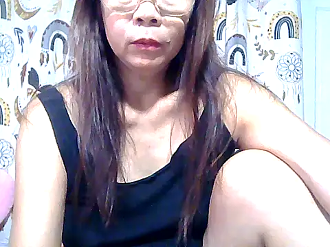 urwife tobe online show from April 14, 8:04 pm