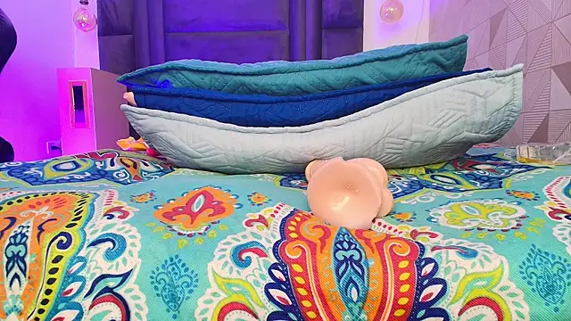 arletmss online show from March 18, 3:10 pm