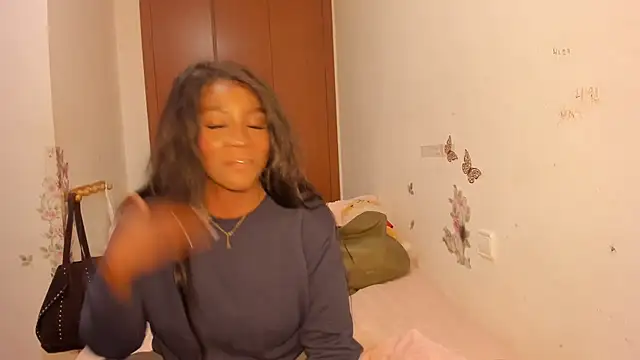 viioolleettaa online show from April 7, 7:03 pm