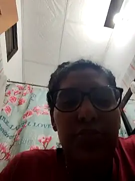 DanielleEvans  online show from February 11, 10:39 pm