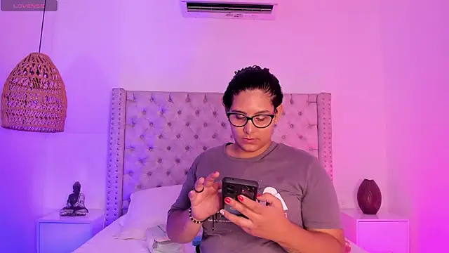 DanielleEvans  online show from March 17, 11:31 am