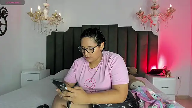 DanielleEvans  online show from September 9, 11:32 am