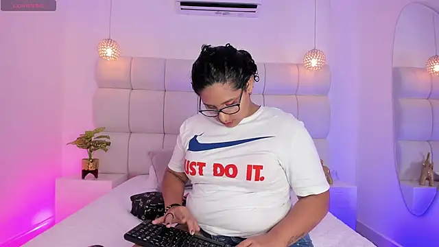 DanielleEvans  online show from September 19, 11:22 am