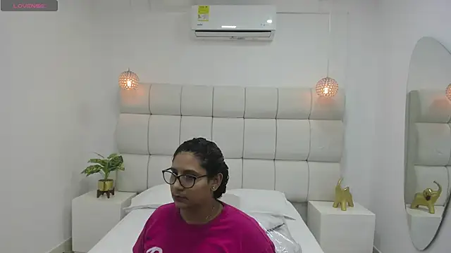 DanielleEvans  online show from October 19, 11:22 am