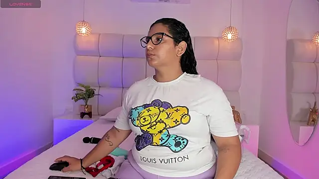 DanielleEvans  online show from October 23, 11:20 am