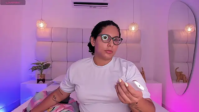 DanielleEvans  online show from November 2, 11:23 am