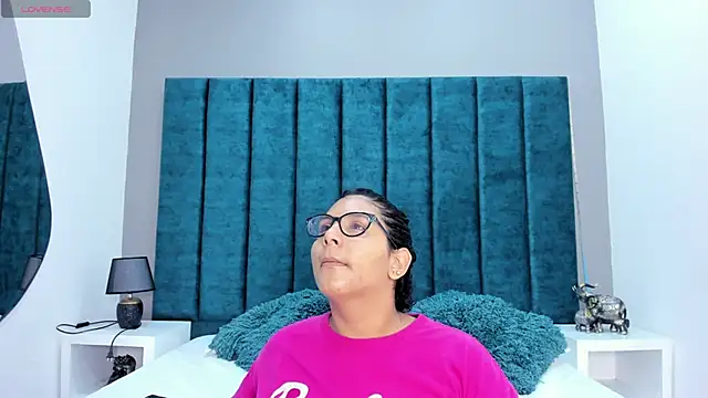 DanielleEvans  online show from December 14, 11:15 am