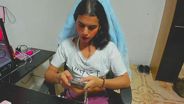 Kim Wexler online show from April 21, 6:01 pm