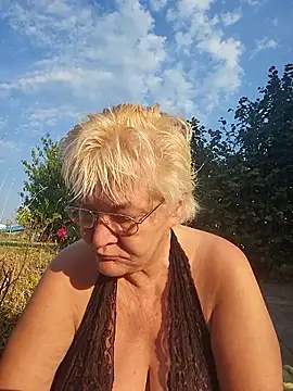 milfchantal4 online show from June 28, 5:24 am