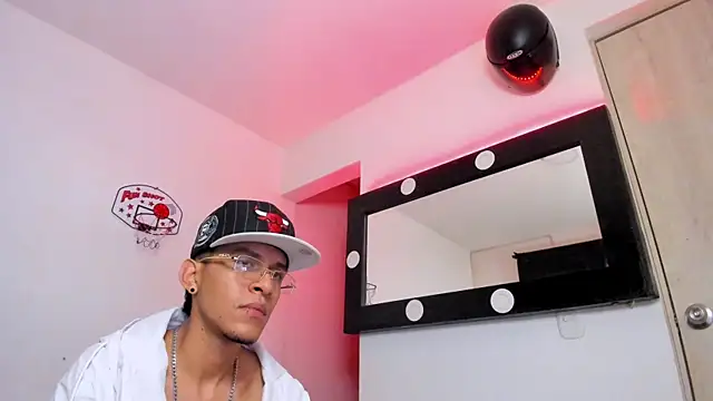 Snapshot of Samuel_Suarez chatting on June 14, 2:24 am Samuel Suarez online show from June 14, 2:24 am
