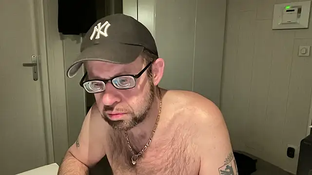 FABIOGLASSES online show from April 1, 11:57 pm