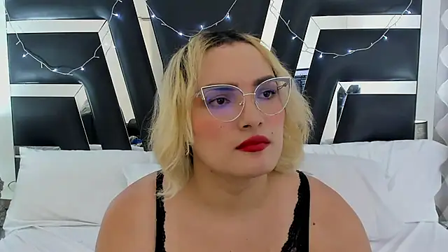 Snapshot of katya_kozlov chatting on February 7, 6:24 am katya kozlov online show from February 7, 6:24 am