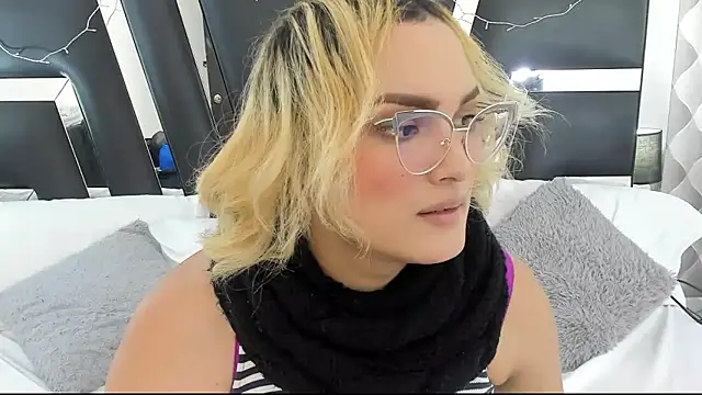 Snapshot of katya_kozlov chatting on February 13, 2:56 am katya kozlov online show from February 13, 2:56 am