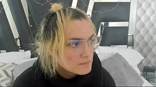 Snapshot of katya_kozlov chatting on February 14, 2:50 am katya kozlov online show from February 14, 2:50 am