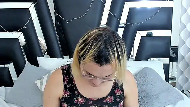 Snapshot of katya_kozlov chatting on March 2, 7:10 am katya kozlov online show from March 2, 7:10 am